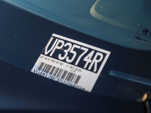 Used 2025 Volvo XC60 B5 Plus image 28