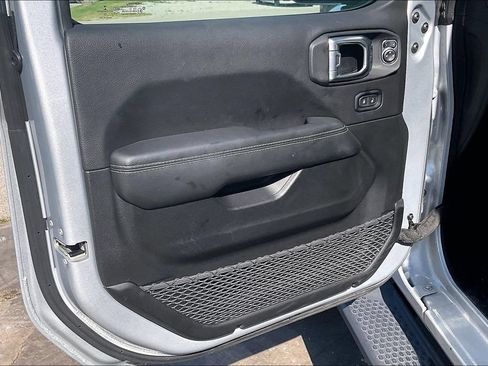 Used 2023 Jeep Wrangler Unlimited Sahara AWD/4WD image 23