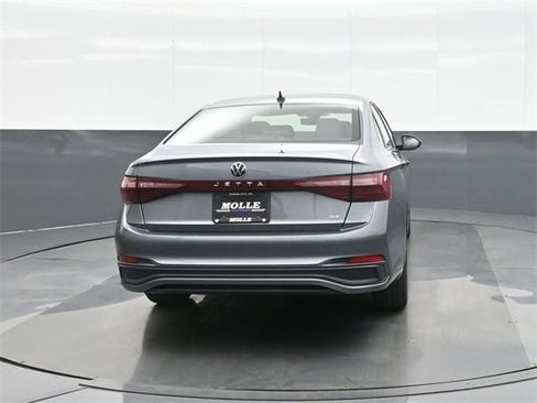 New 2026 Volkswagen Jetta SE image 6