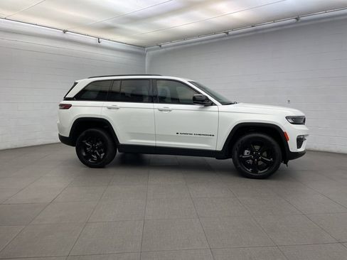 New 2025 Jeep Grand Cherokee Limited w/ Luxury Tech Group II image 2