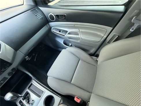 Used 2015 Toyota Tacoma PreRunner w/ TRD Sport Package RWD image 9
