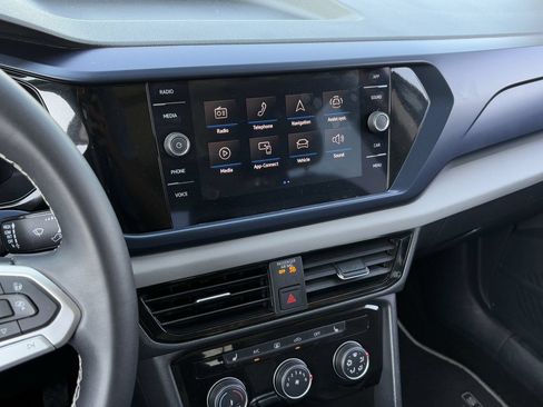 Used 2023 Volkswagen Taos SE w/ Panoramic Sunroof Package FWD image 20
