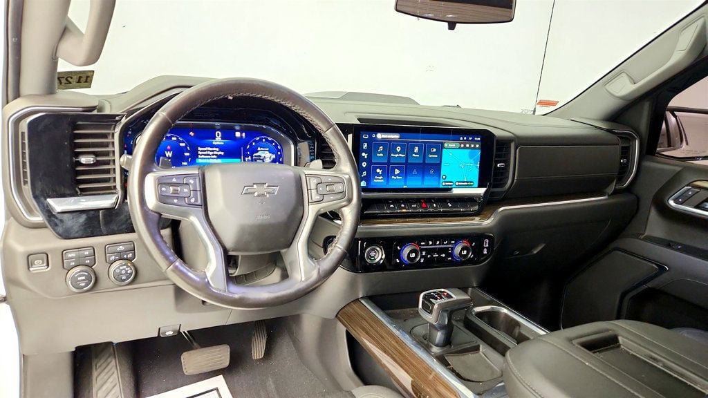 Used 2022 Chevrolet Silverado 1500 LT Trail Boss w/ Protection Package AWD/4WD image 12