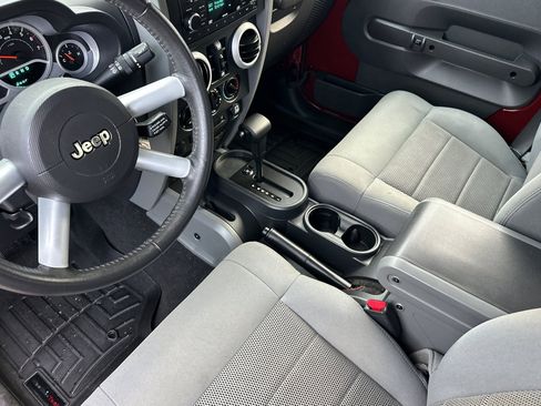 Used 2009 Jeep Wrangler Unlimited Sahara w/ Mopar Chrome Edition Group image 7