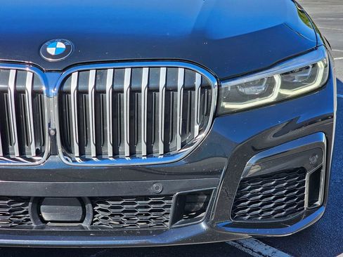 Used 2022 BMW 740i w/ M Sport Package image 9