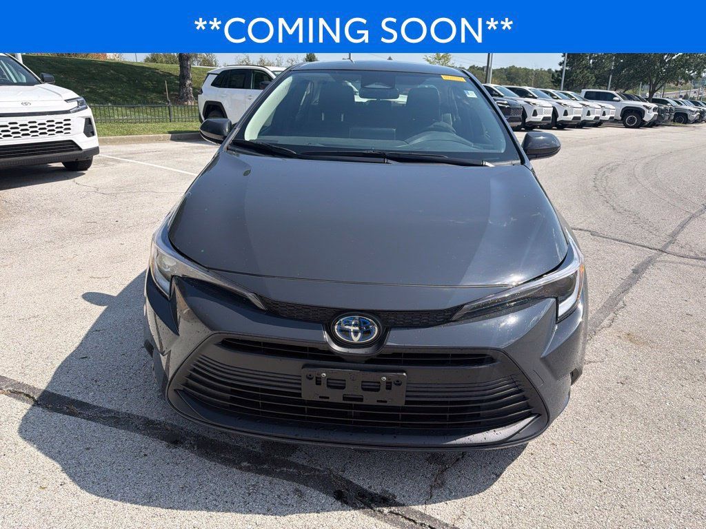 Used 2025 Toyota Corolla LE FWD image 2