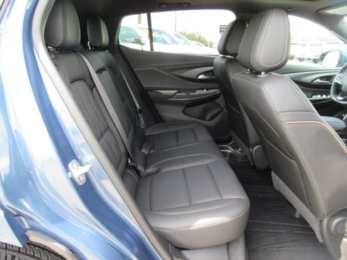 Used 2025 Buick Envista Avenir FWD image 32