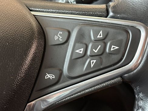 Used 2020 Chevrolet Equinox LT FWD image 18