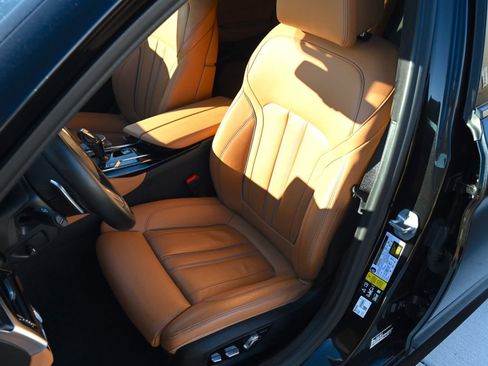 Used 2022 BMW M550i xDrive w/ Premium Package image 22