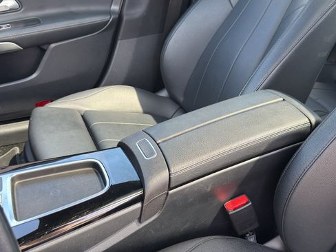 Used 2025 Mercedes-Benz CLA 250 image 33