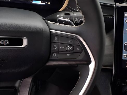 Used 2023 Jeep Grand Cherokee L Limited image 6