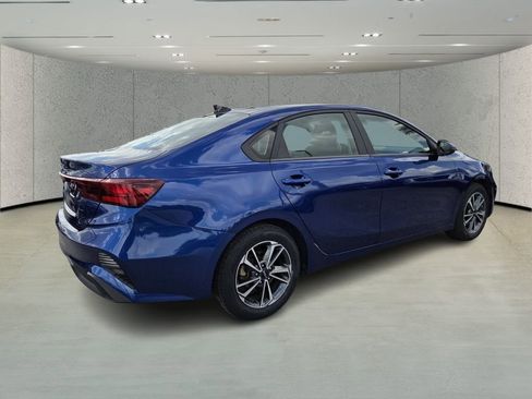 Used 2022 Kia Forte LXS w/ LXS Technology Package image 3