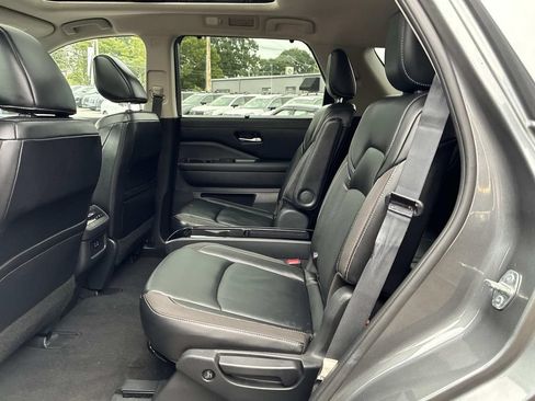 Certified 2024 Nissan Pathfinder SL w/ SL Premium Package AWD/4WD image 15