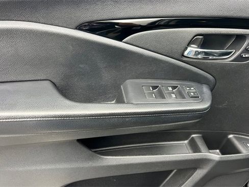 Used 2019 Honda Pilot Touring image 13