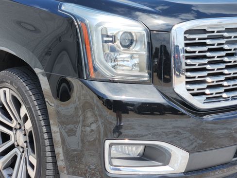 Used 2018 GMC Yukon Denali w/ Denali Ultimate Package AWD/4WD image 9