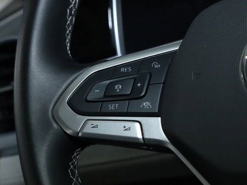 Used 2025 Volkswagen Taos SE image 23