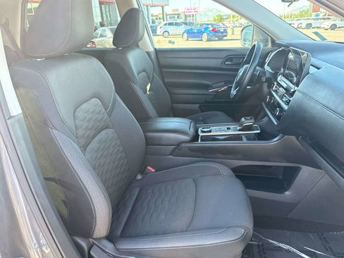 Used 2025 Nissan Pathfinder SV AWD/4WD image 19