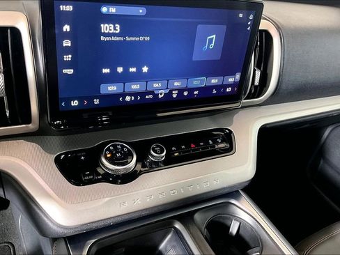 Used 2025 Ford Expedition Active AWD/4WD image 26