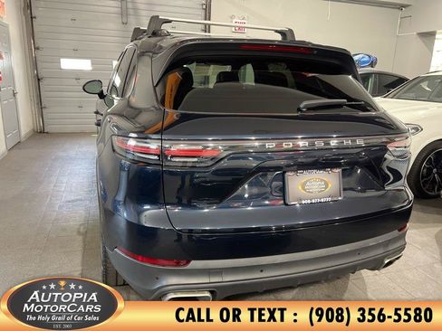 Used 2022 Porsche Cayenne AWD/4WD image 5