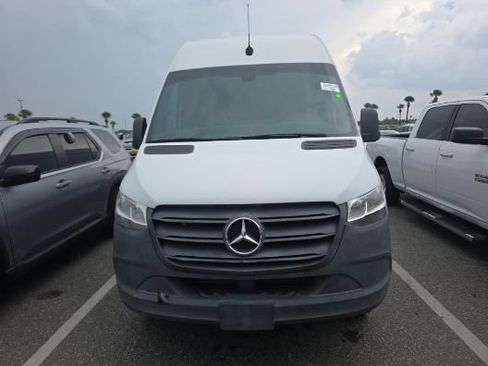 Used 2022 Mercedes-Benz Sprinter 3500 image 2
