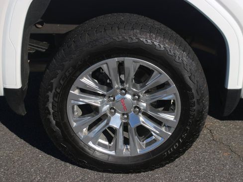Used 2025 GMC Sierra 1500 Denali w/ Technology Package AWD/4WD image 39