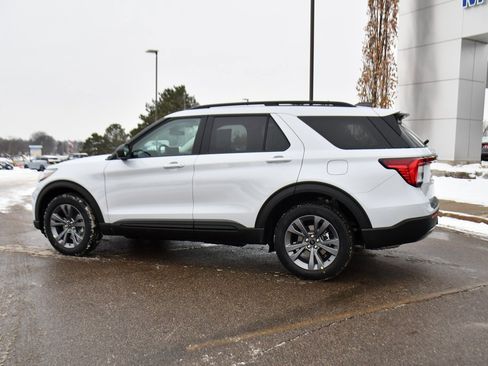 Used 2026 Ford Explorer Active w/ Active Comfort Package image 3