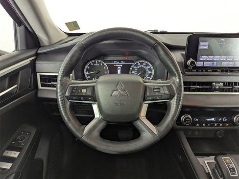 Used 2022 Mitsubishi Outlander ES image 17