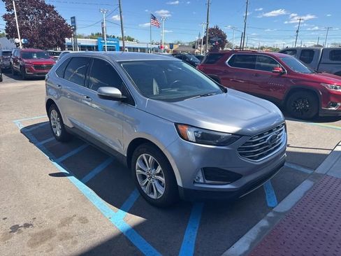 Used 2023 Ford Edge Titanium AWD/4WD image 2