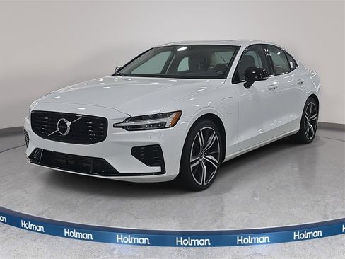 Used 2022 Volvo S60 T8 R-Design Expression w/ Premium Package image 1