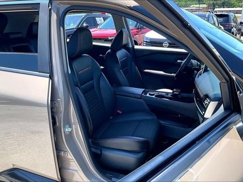 Certified 2025 Nissan Rogue SV AWD/4WD image 28