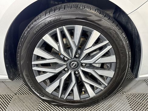 Used 2024 Nissan Altima 2.5 SV image 31