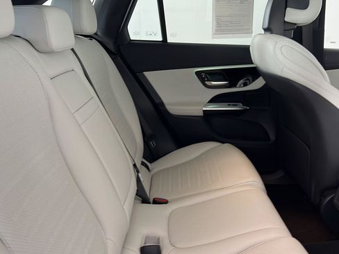 Used 2023 Mercedes-Benz GLC 300 4MATIC image 16