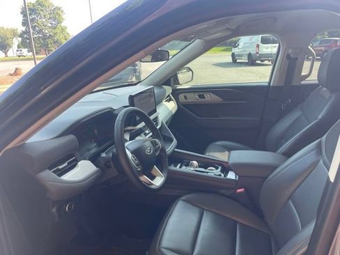 Used 2025 Ford Explorer Active w/ Active Comfort Package RWD image 10