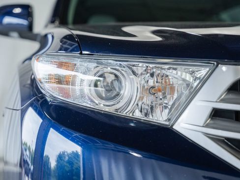 Used 2012 Toyota Highlander Limited w/ Tow Pkg AWD/4WD image 13