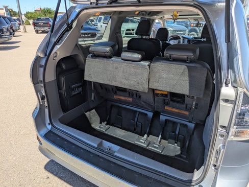 Used 2014 Toyota Sienna SE FWD image 30