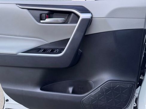 Used 2024 Toyota RAV4 XLE image 31