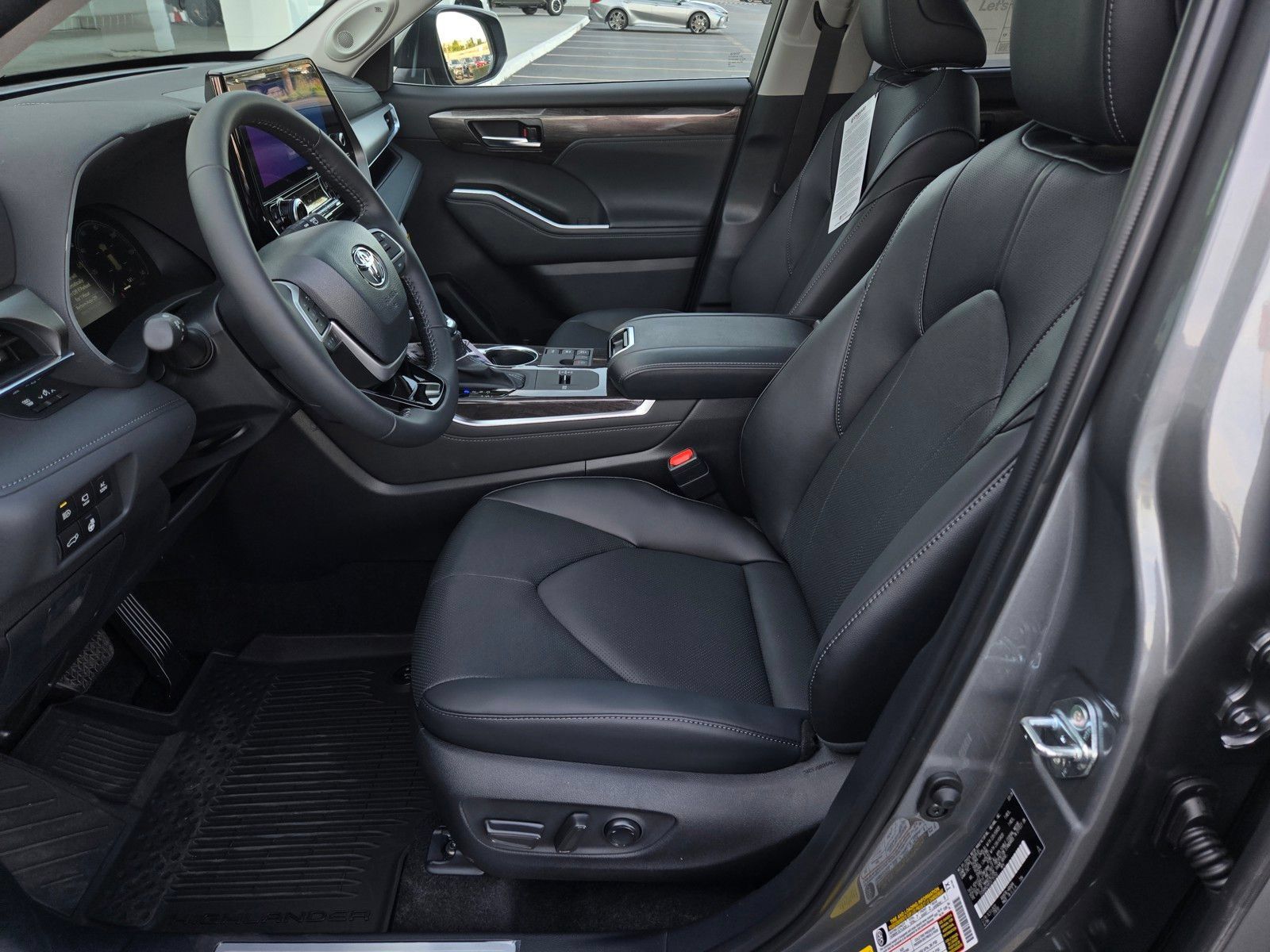 Used 2026 Toyota Highlander Limited AWD/4WD image 17