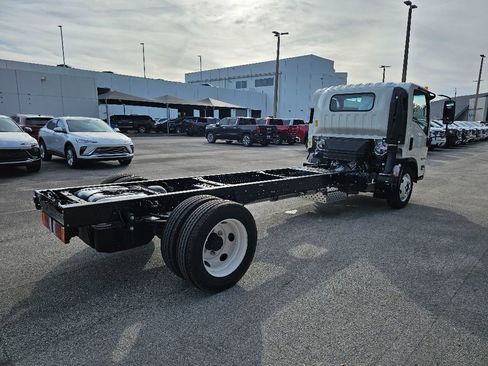 New 2024 Isuzu NPR image 5