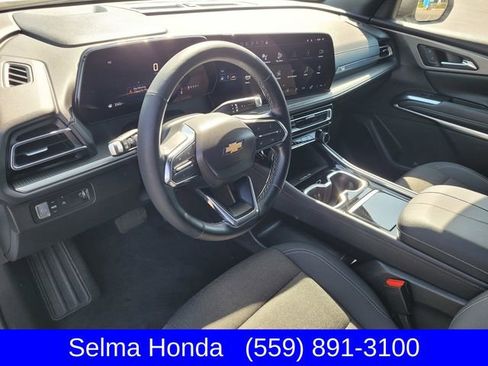 Used 2024 Chevrolet Traverse LT FWD image 7