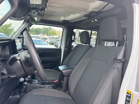 Used 2025 Jeep Wrangler Unlimited Sport AWD/4WD image 14