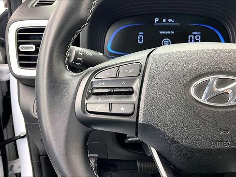Used 2024 Hyundai Venue Limited FWD image 18