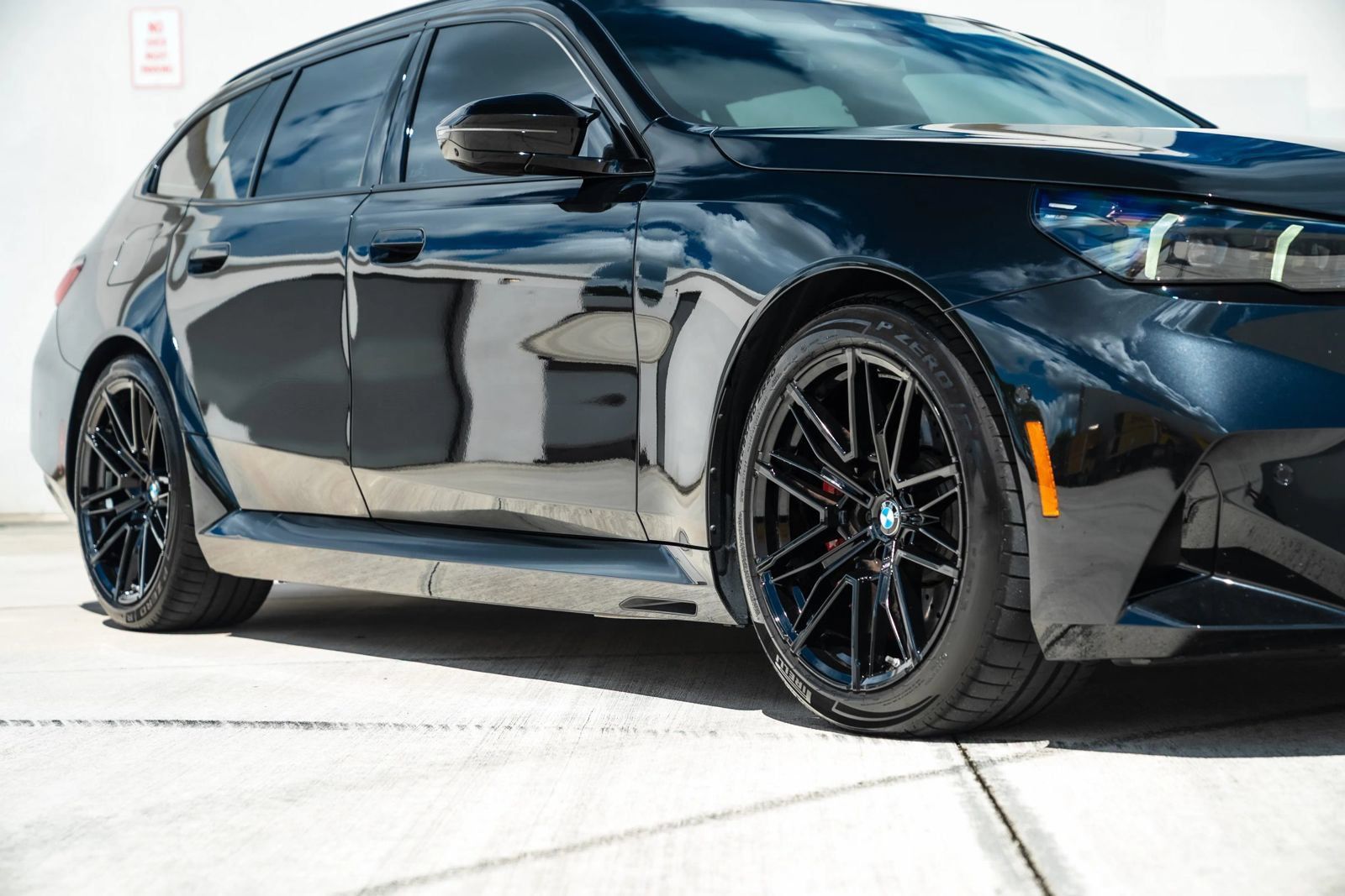 Used 2026 BMW M5 Touring AWD/4WD image 3