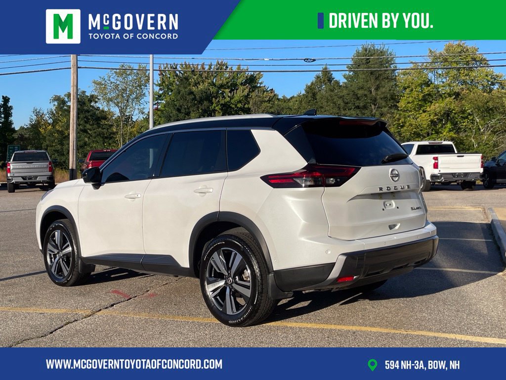 Used 2024 Nissan Rogue SL AWD/4WD image 3