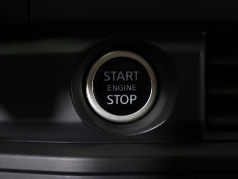 Used 2024 Nissan Pathfinder S image 38