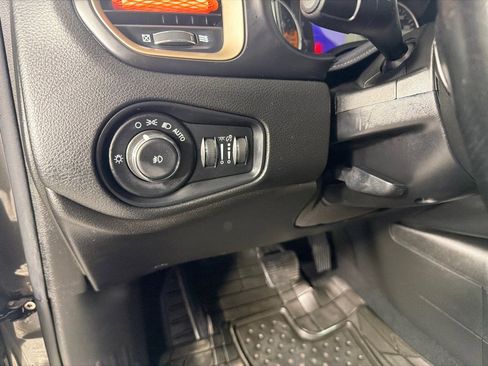 Used 2017 Jeep Renegade Latitude w/ Cold Weather Group AWD/4WD image 13