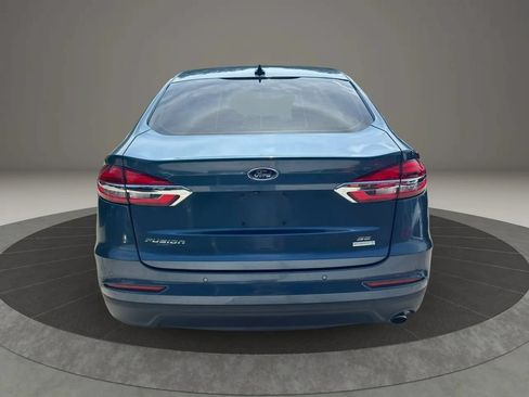 Used 2019 Ford Fusion SE FWD image 4