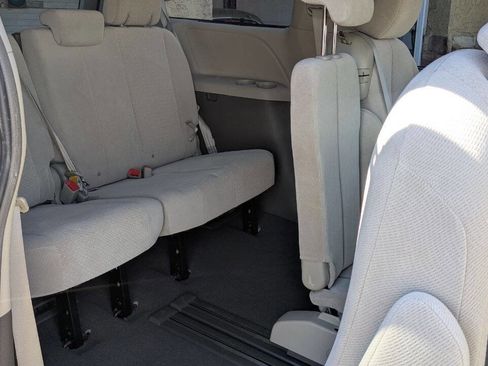 Used 2011 Toyota Sienna LE w/ Towing Pkg image 39