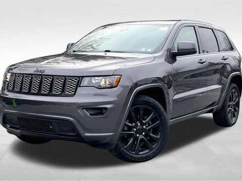 Used 2019 Jeep Grand Cherokee Altitude image 2