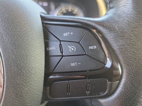 Used 2018 Jeep Renegade Altitude image 23