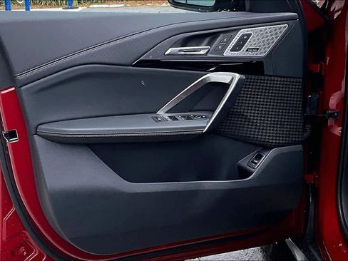 Certified 2025 BMW X2 xDrive28i w/ Premium Package image 23